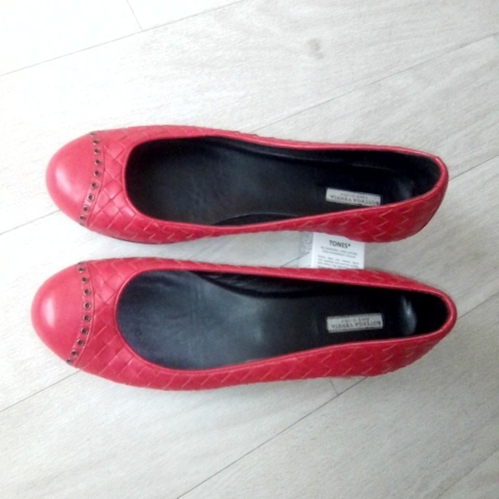 Bottega Veneta woven leather shoes. Size 38.5. Made in Italy